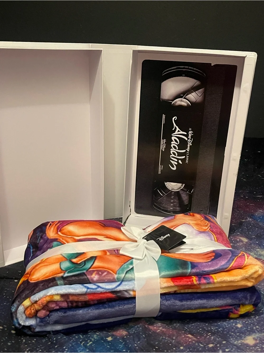 Disney Multicolor Aladdin Graphic Men’s Lounge Blanket
